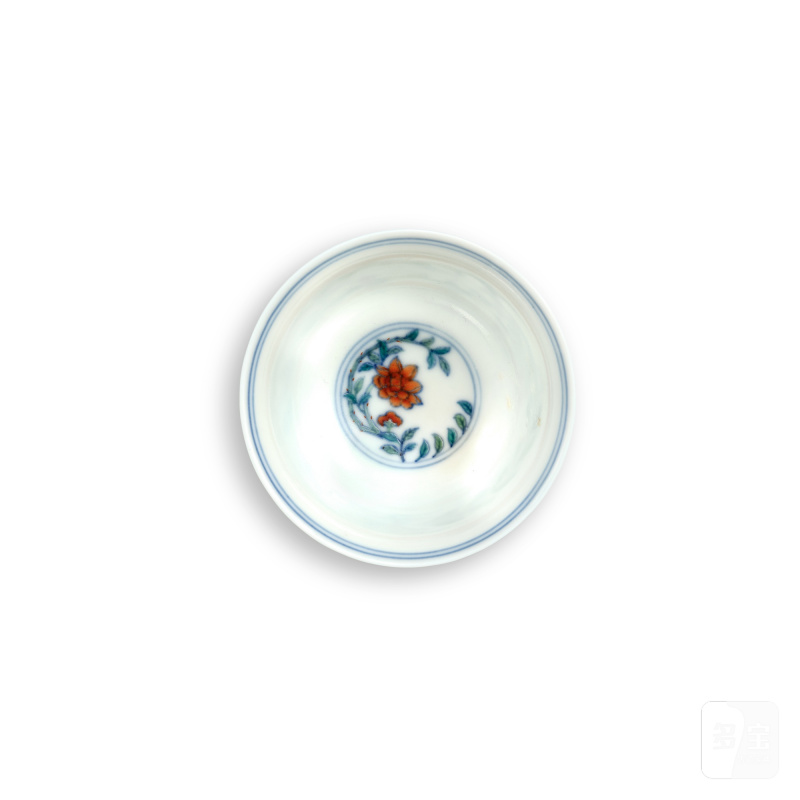A doucai 'sanduo' cup, Mark and period of Yongzheng | 清雍正 闘彩三多紋小盃 《大清雍正年製》款 - 图2